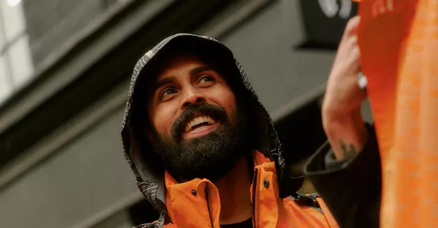 Courier_sRGB_All_2026_20-35_Male_Raining_754x394