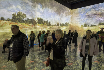 ExhibitionHub_Busy_CCCC5372