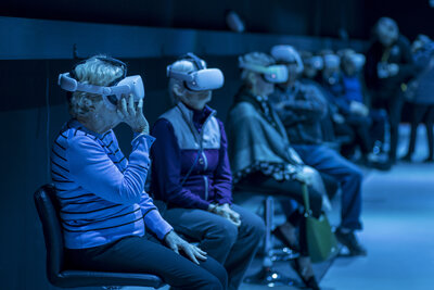 ExhibitionHub_Busy_CCCC5538