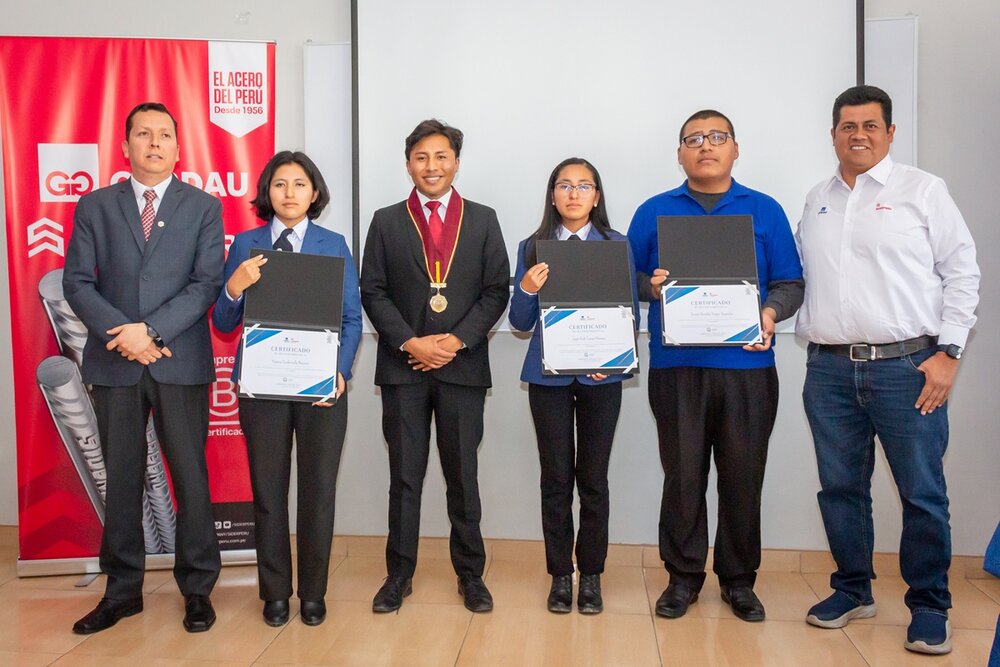 SIDERPERU, SENATI y Municipalidad Yura impulsan talento con becas de estudios_2.jpg