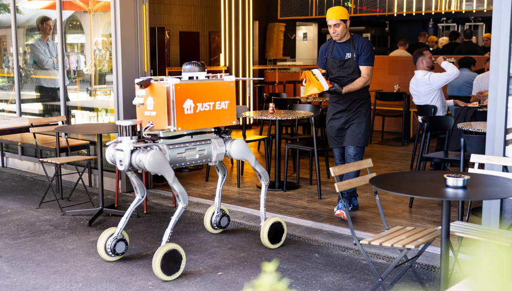 RIVR-Roboter liefert Döner in Oerlikon