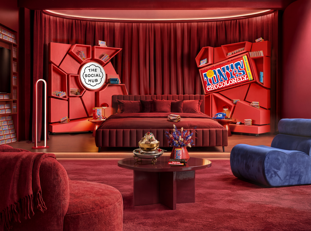 BRITS ASKED TO NOMINATE WORLD'S "SWEETEST PERSON" FOR MONEY-CAN'T-BUY CHOCOLATE HOTEL SLEEPOVER