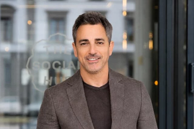 Eyal Amzallag - The Social Hub