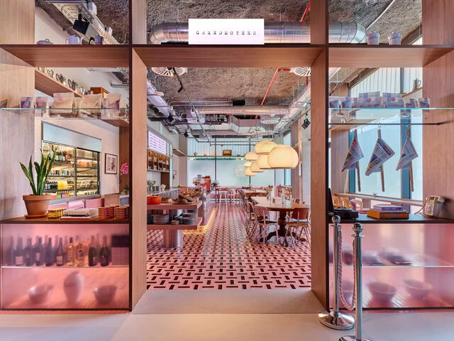 The Social Hub Barcelona - Grandmother Café