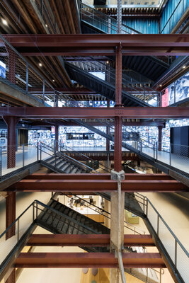 Nederlands Fotomuseum, vide | atrium (staand | portrait) © Iwan Baan