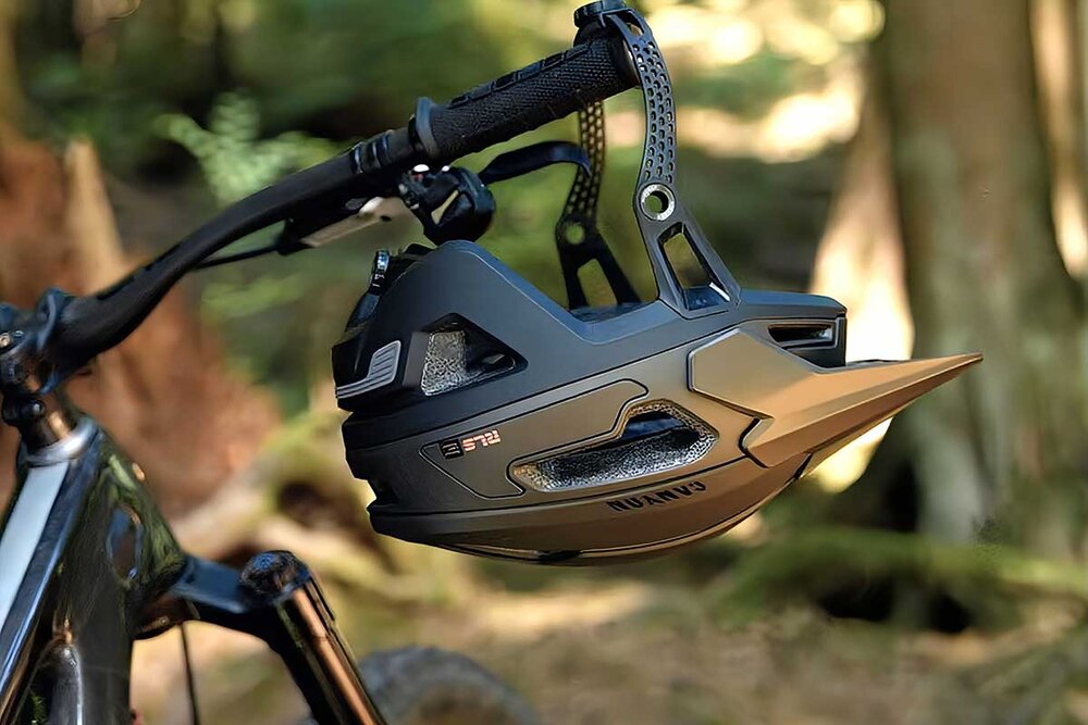 Ce casque de vélo doté de roulements à billes et de panneaux amovibles est 4 fois plus sûr