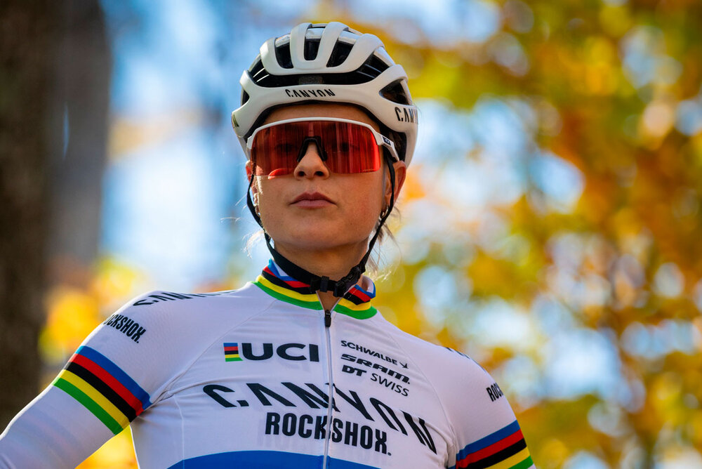 Jenny Rissveds arrasa ganando con más de 2 minutos de ventaja en la Copa del Mundo de XCO de Lake...