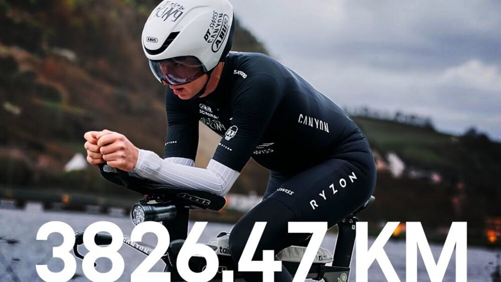 Alex McCormack bate el récord mundial de distancia en 7 días con 3.826 km