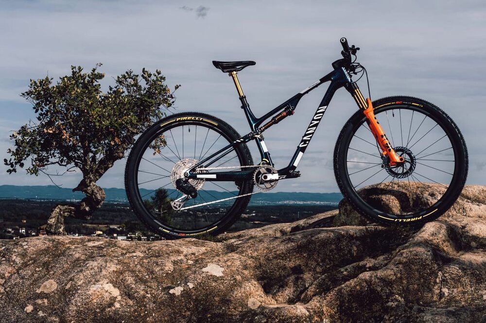 Canyon's new Lux World Cup gets slacker, lighter, and smarter
