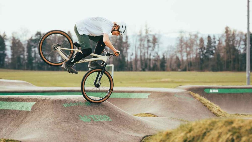 Canyon Stitched 360 CLLCTV Test: Pumptrack &amp; Dirtbike-Check
