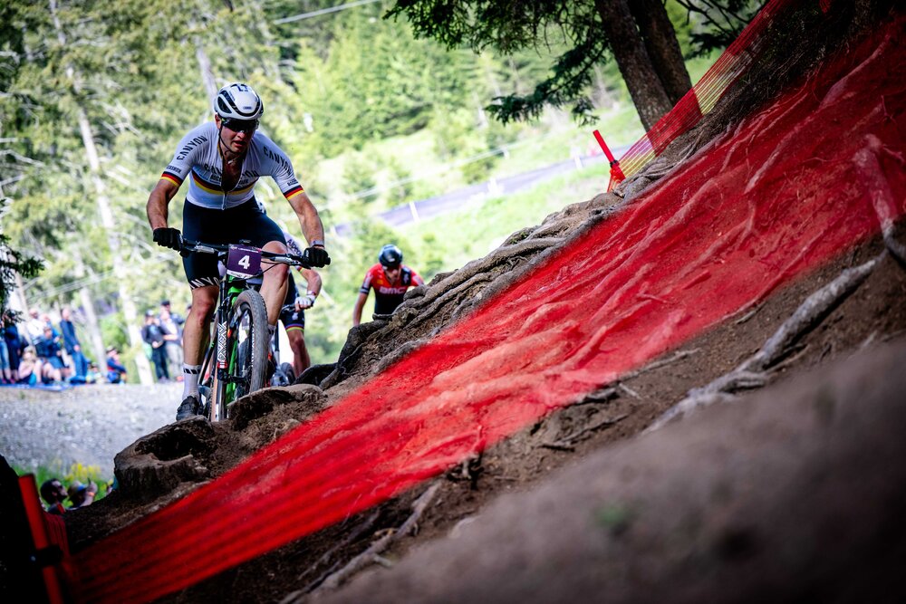 MTB SEASON REVIEW: A RAINBOW JERSEY AND 7 UCI WORLD CUP WINS