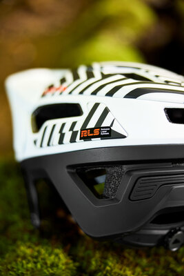 2025_REQ_Apparel_Canyon-Deflectr-Helmet-ORH01_9102440_bk-wh_04-TeaserRLS-Beauty-Shots-Job-406-SR