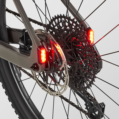 3545_TOP-3_grizl-on-cf-trail_P04_lights.jpg
