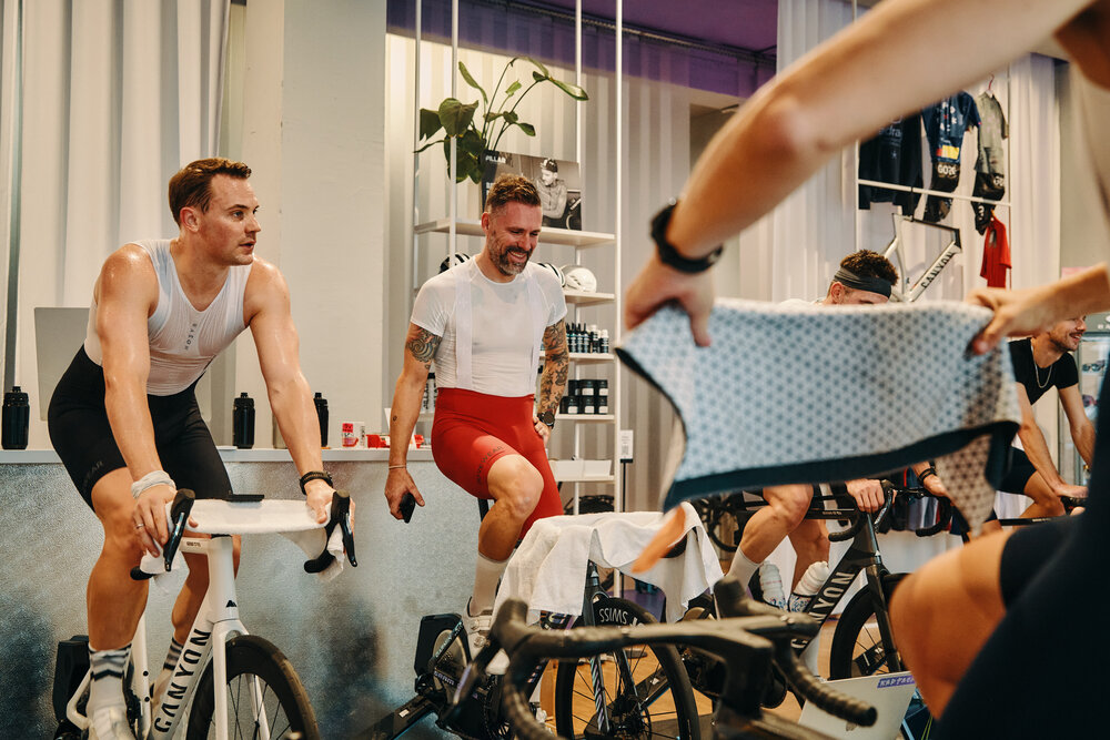 Bayern Munich goal keeper and Canyon rider Manuel Neuer joins the Rad Race team for an indoor workout