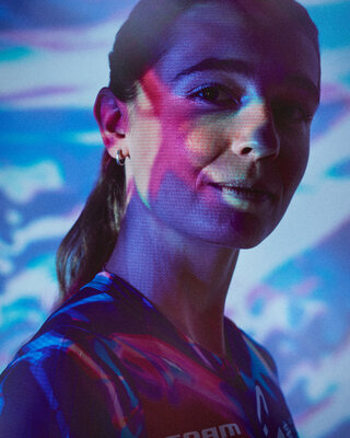 2026_CJS_Apparel_Canyon-SRAM_9102456_-_Job-422-CJ-CanyonSRAM-Jersey-Studio-Shoot-CSZ-2026-335_wdvmv0