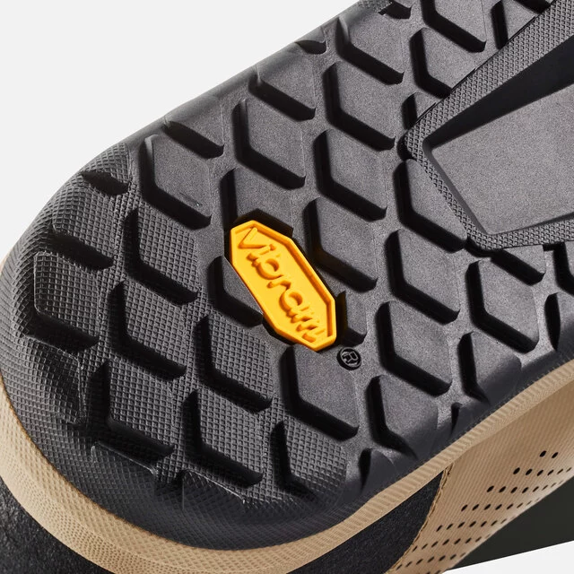 2026_top-1_Apparel_CAYN-Canyon-Loamr-Clip-MTB-shoe_9102452_BG_vibram-megagrip