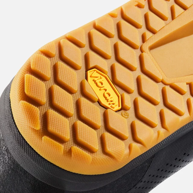 2026_top-1_Apparel_CAYN-Canyon-Loamr-Clip-MTB-shoe_9102452_BK_vibram-megagrip