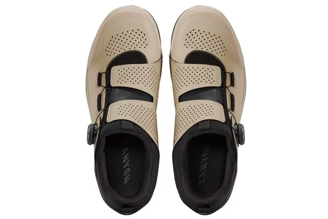 2026_alt-2_Apparel_CAYN-Canyon-Loamr-Clip-MTB-shoe_9102452_BG_top-view-pair