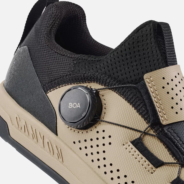 2026_top-3_Apparel_CAYN-Canyon-Loamr-Flat-MTB-shoe_9102453_BG_boa-dial