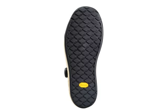 2026_alt-3_Apparel_CAYN-Canyon-Loamr-Flat-MTB-shoe_9102453_BG_bottom-view-single