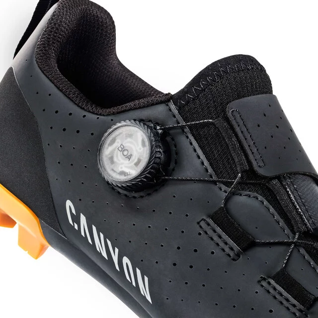 2026_top-3_Apparel_CAYN-Canyon-Tempr-Off-Road-Shoe_9102451_BK_boa-dial