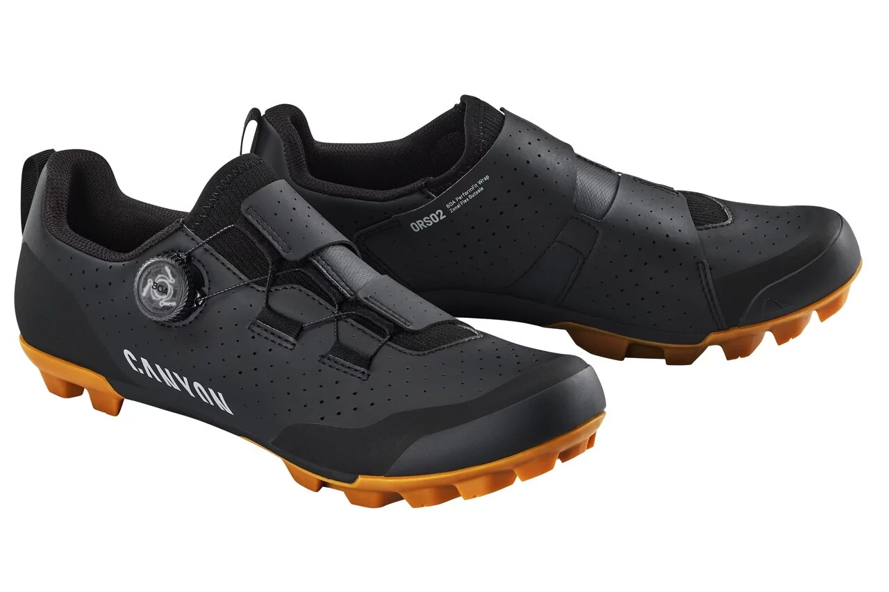 2026_alt-4_Apparel_CAYN-Canyon-Tempr-Off-Road-Shoe_9102451_BK_three-quarter-view-pair.jpg