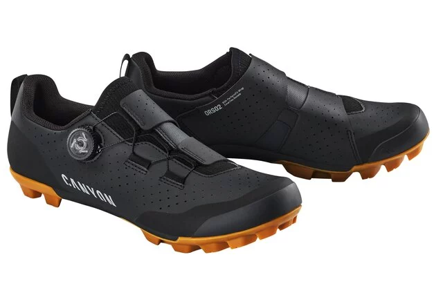 2026_alt-4_Apparel_CAYN-Canyon-Tempr-Off-Road-Shoe_9102451_BK_three-quarter-view-pair