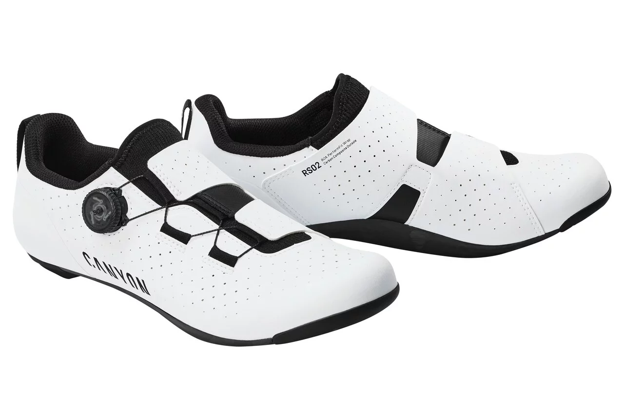 2026_alt-4_Apparel_CAYN-Canyon-Tempr-Road-Shoe_9102450_WH_three-quarter-view-pair.jpg