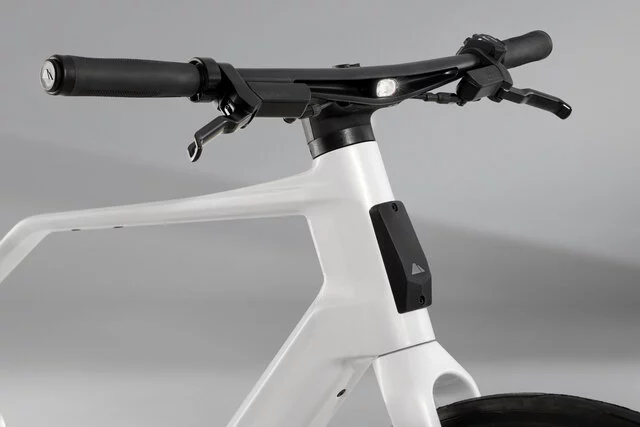 2026_REQ_roadlite-on_cf_4609_-_Job-427-Roadlite-ON-CF-V2X-Red-Dot-Award-Cockpit-front