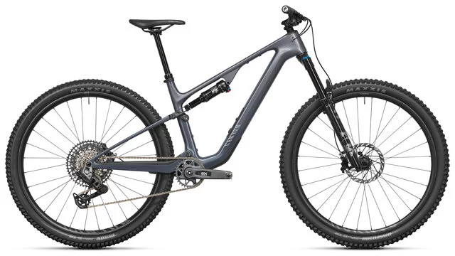 2027_FULL_lux-trail_cf-8_4404_M194_P03