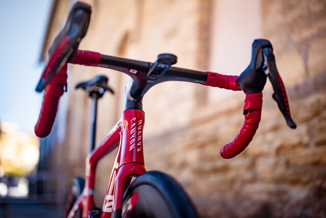 Enric Mas - Canyon Aeroad CFR cockpit 2.jpg