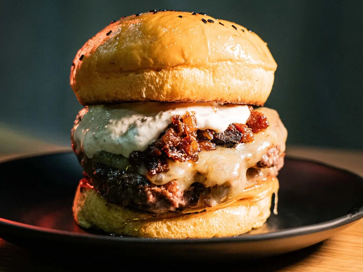 Cesar's Burgers_JET.jpg