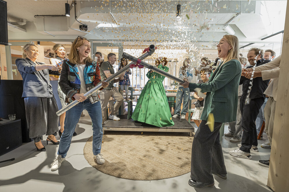 Houten woontoren The Urban Woods in Delft officieel geopend