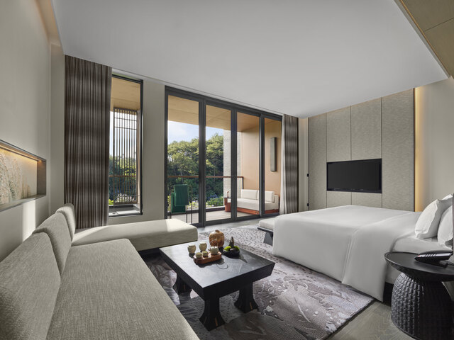 Banyan_Tree_Mount_Emei__Mountain_View_Room_King[1].jpg