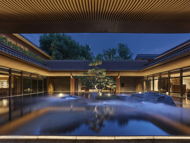 Banyan_Tree_Mount_Emei_Atrium[1].jpg