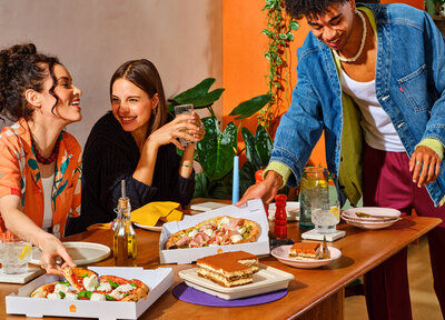 Lifestyle_sRGB_ALL_2024_Food-Trends_Italian-dining-friends_EXP-OCT2027