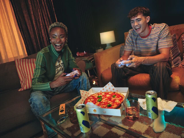 Lifestyle_sRGB_ALL_2025_Late-Night-Pizza_Female-Male-Gaming-Laughing_Model_EXP-AUG2030