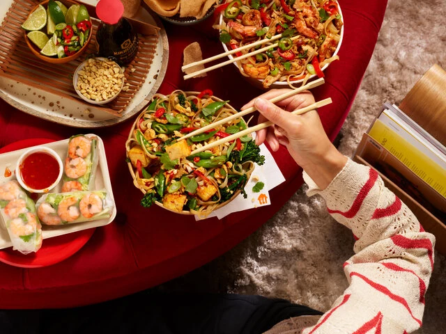 Hybrid_sRGB_ALL_2024_Pad-thai_Prawn-veggie-rolls_Model_EXP-JUN2029