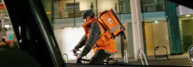 Courier_sRGB_All_2026_40-55_Male_Riding-Bike_1440x499