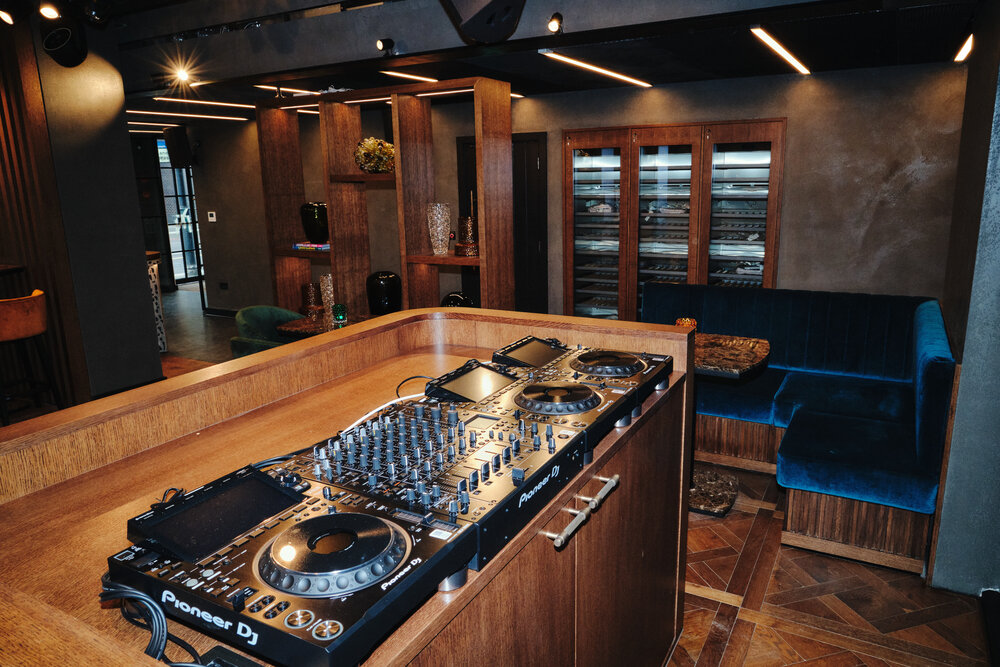 Armada Music Group_London Event Space Decks Shot_Courtesy of Ben Hickman.jpg