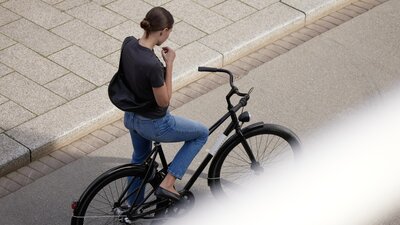 Caferacer_Step-through_Full Black_SS Campaign 2023_2