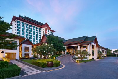 Avani Khon Kaen Hotel & Convention Centre_Exterior Driveway.jpg