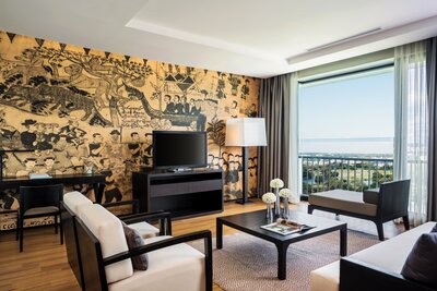Avani Khon Kaen Hotel & Convention Centre_Avani Royal Suite_Living Area.jpg