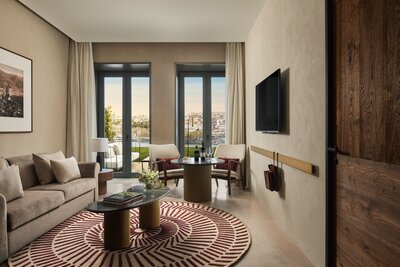 581513-Tivoli Kopke Porto Gaia Hotel_Guest Room Suite Vintage Living Room-8cf482-original-1741751011