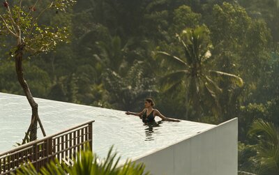 Anantara_Ubud_Bali_Resort_Lifestyle_FemaleModel_Swimming_1_V2.jpg