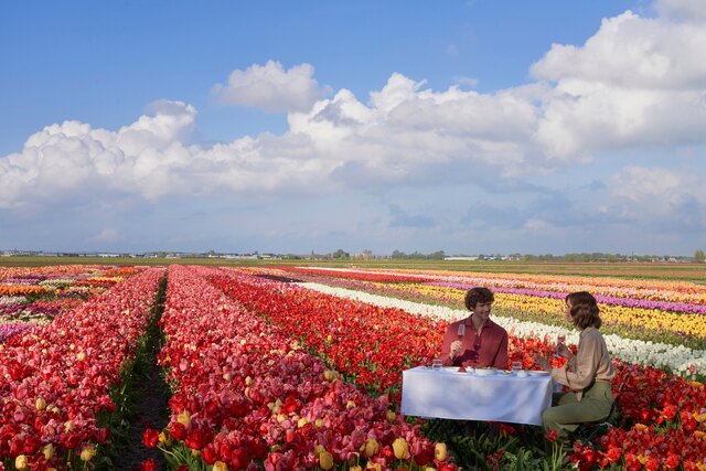 Anantara_Grand_Hotel_Krasnapolsky_Amsterdam_Lifestyle_Tulip_Experience_Couple_Eating_Lunch.jpg