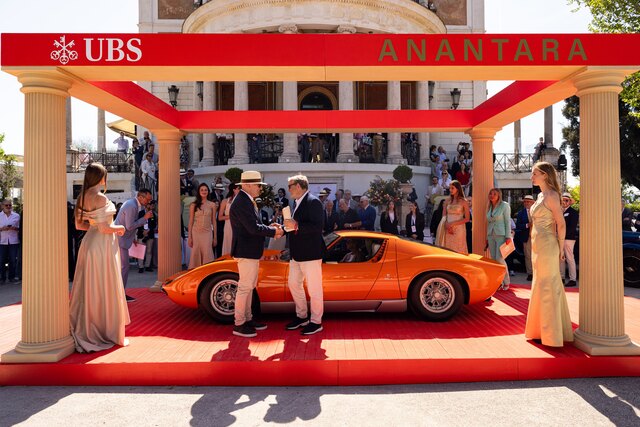 Classe XIV, Le granturismo sportive degli Anni Settanta - 1968 Lamborghini P400 Miura.jpg