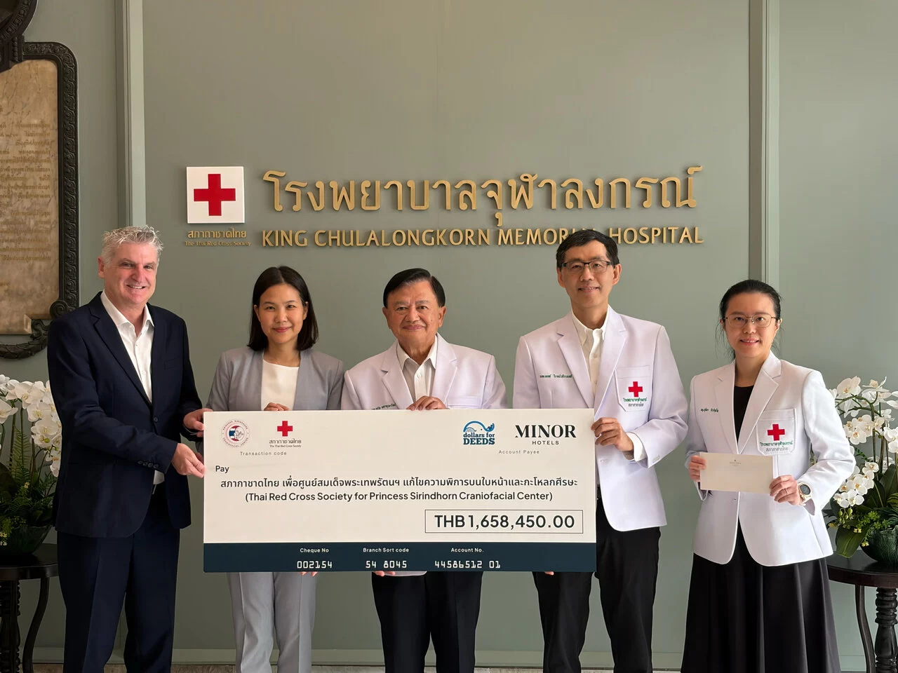 Mark Thomson, Group Director of Public Relations and Communications, Minor Hotels; Chompan Kulnides, Chief Sustainability Officer, Minor International; Prof. Charan Mahatumarat, MD; Prof. Nond Rojvachiranonda, MD and Chutima Jirapinyo, MD.