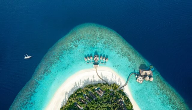 Anantara_Kihavah_Maldives_Villas_Exterior_View_Hero_Image_2024