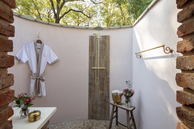 Anantara Stanley & Livingstone Victoria Falls Hotels_Spa_Shower.jpg